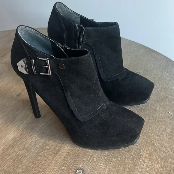 GUESS Black Suede Shootie Ankle Booties Stiletto Heel Size 8.5 - Picture 2 of 14
